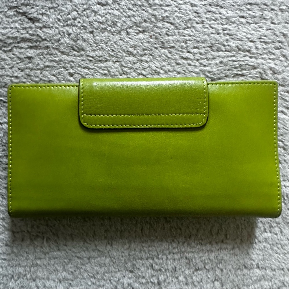 ❌SOLD❌Salvatore Ferragamo Gancini Green Leather Long Bifold Wallet - Picture 3 of 11